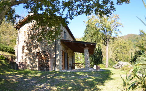 Vignoli: Property, House, Building, Cottage, Home, Rural Area, Tree, Real Estate, Farmhouse, Landscape