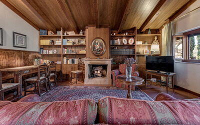 Libreria: Picture Frame, Furniture, Property, Table, Couch, Wood, Living Room, Interior Design, Lighting, Chair