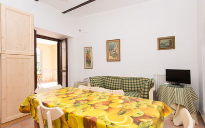 Accommodation:&nbsp;L'acacia 808.4
