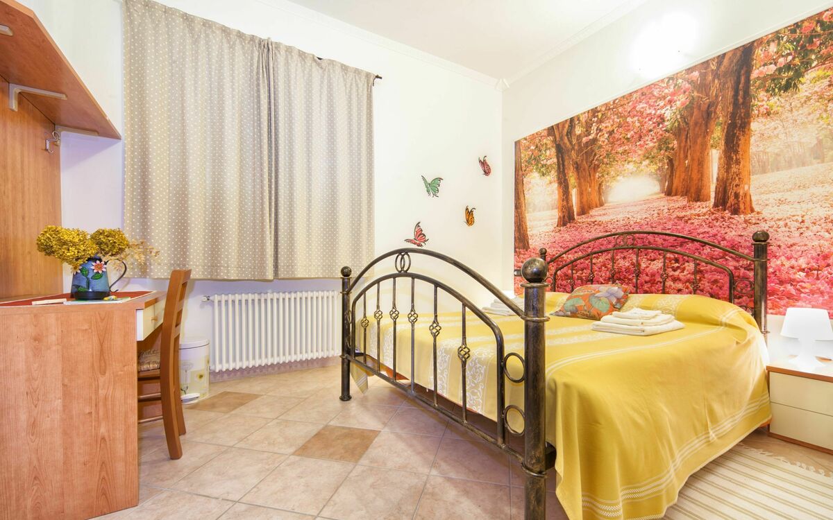 Accommodation:&nbsp;White Room