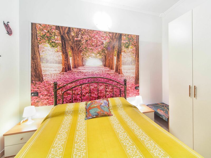 Accommodation:&nbsp;White Room