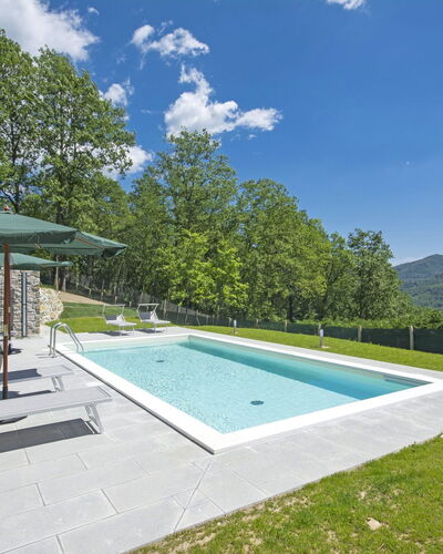 Cantiniere: Property, Swimming Pool, House, Real Estate, Estate, Grass, Home, Building, Leisure, Architecture