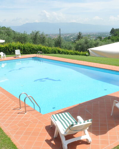 Villa Vaniglia Proprietà: Swimming Pool, Property, Grass, Leisure, Real Estate, House, Shade, Rectangle, Building, Villa