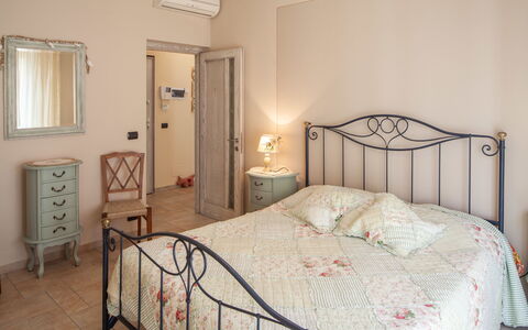 Evelyn Apartment - Diano Marina: Bedroom, Bed, Room, Furniture, Property, Bed Sheet, Bed Frame, Bedding, Interior Design, Floor