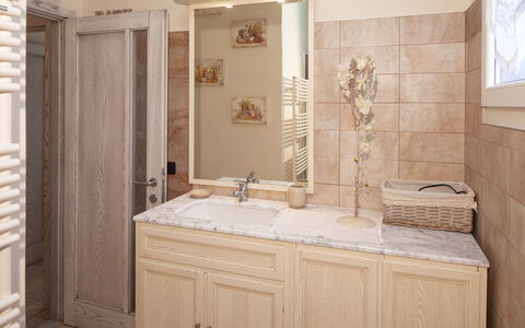 Evelyn Apartment - Diano Marina: Bathroom, Room, Property, Bathroom Cabinet, Tile, Furniture, Bathroom Accessory, Interior Design, Tap, Floor