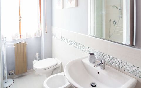 Eveten Apartments - Diano Marina: Bathroom, Property, Room, Tap, Interior Design, Wall, Plumbing Fixture, Tile, Sink, Bathtub