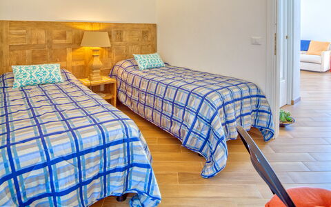 Il Balcone Sul Prino - Imperia: Bedroom, Bed Sheet, Room, Furniture, Bedding, Bed, Blue, Property, Floor, Yellow