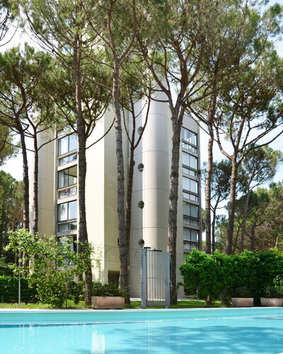 Residence Oasi: Property, Swimming Pool, House, Building, Real Estate, Residential Area, Tree, Architecture, Home, Leisure