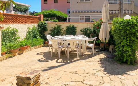 Lia: Furniture, Outdoor Furniture, Garden, Flowerpot, Shade, Flagstone, Chair, Backyard, Yard