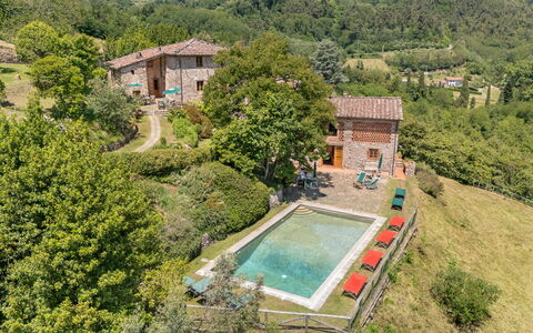 Bottino: Cottage, Rural Area, Estate, Farmhouse, Garden, Village, Swimming Pool, Backyard, Mountain Village, Yard