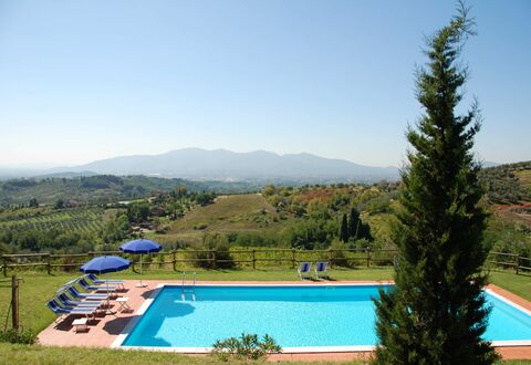 Fubbiano: Swimming Pool, Property, Leisure, Estate, Tree, Vacation, Real Estate, Grass, Resort, Hill Station