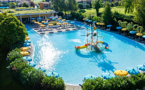 Peschiera del Garda 652: Swimming Pool, Recreation, Resort, Leisure, Water Park, Vacation, Hotel, Resort Town, Eco Hotel