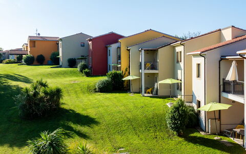 Peschiera del Garda 652: Residential Area, Home, Human Settlement, Lawn, Garden, Estate, Yard, Suburb, Landscaping, Shade