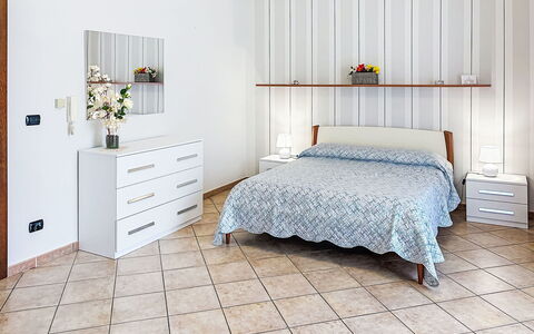 Collina San Ponzio: Furniture, Bed, Bedroom, Flooring, Interior Design, Floor, Bed Sheet, Wood, Bedding, Textile
