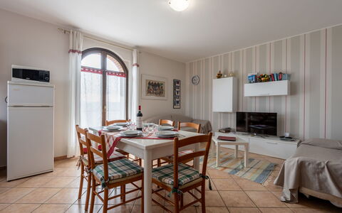 Collina San Ponzio: Table, Furniture, Property, Chair, Wood, Interior Design, Window, Flooring, Floor, Kitchen & Dining Room Table