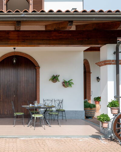 Collina San Ponzio: Plant, Property, Furniture, Building, Flowerpot, Shade, Wood, Interior Design, Door, Chair