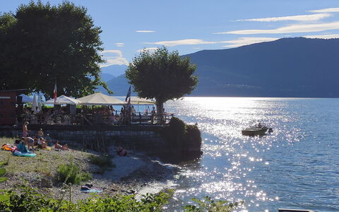 Roma: Water, Sky, Cloud, Plant, Boat, Watercraft, Coastal And Oceanic Landforms, Body Of Water, Tree, Watercourse