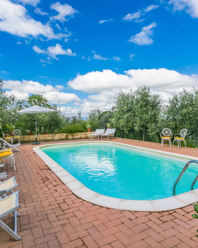 La Casina: Water, Sky, Cloud, Plant, Property, Swimming Pool, Blue, Nature, Azure, Tree