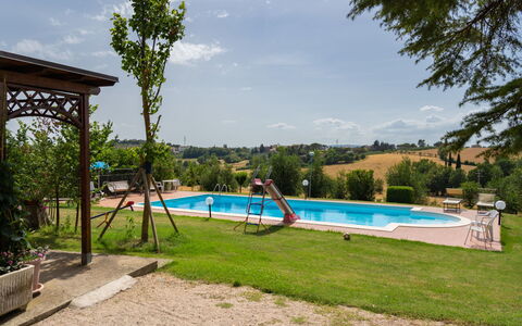 San Piero: Water, Plant, Sky, Cloud, Swimming Pool, Azure, Shade, Tree, Body Of Water, Leisure