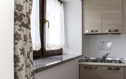 Ovaro 622: Cabinetry, Property, Countertop, Kitchen Sink, Kitchen Stove, Building, Kitchen Appliance, Window, Interior Design, Sink