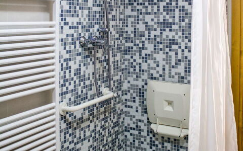 Ovaro 622: Shower Curtain, Plumbing Fixture, Shower Rod, Bathroom, Shower Head, Product, Curtain, Purple, Shower, Building