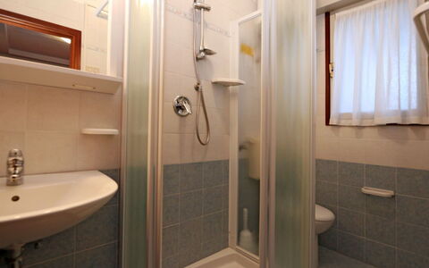 Bibione 632: Bathroom, Property, Room, Plumbing Fixture, Interior Design, Tile, Real Estate, Tap, Door, Architecture