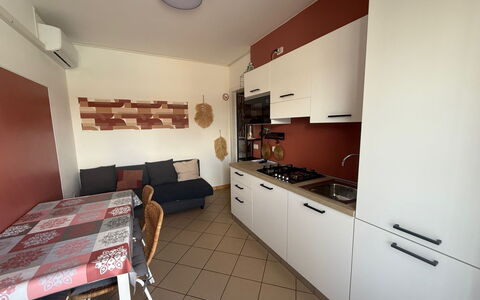 Accommodation:&nbsp;Solmare 651.16