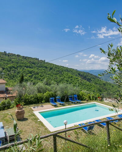 L'Amorosa: Sky, Cloud, Plant, Daytime, Property, Nature, Azure, Vegetation, Swimming Pool, Water