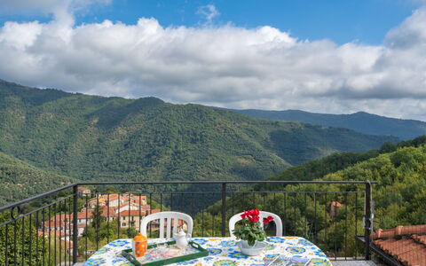 Tavole 603: Sky, Hill Station, Mountain, Property, Tree, Vacation, Tourism, House, Hill, Rural Area