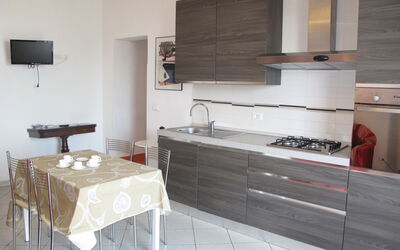 Accommodation:&nbsp;Orange (Slr353) 645.4