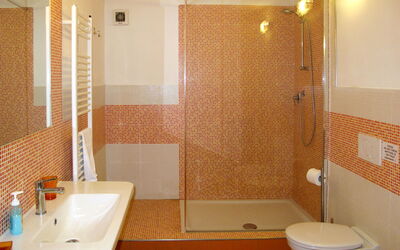 Accommodation:&nbsp;Orange (Slr353) 645.4