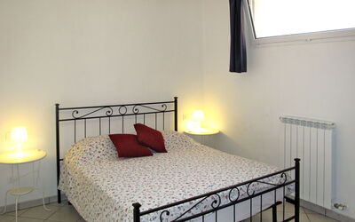 Accommodation:&nbsp;Orange (Slr353) 645.4
