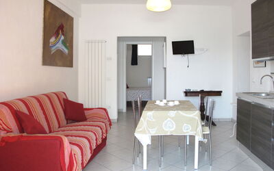 Accommodation:&nbsp;Orange (Slr353) 645.4