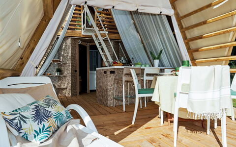 Accommodation:&nbsp;Luxury Tent 602.7