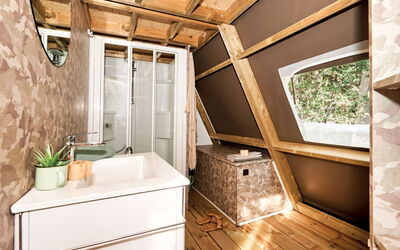 Accommodation:&nbsp;Luxury Tent 602.7
