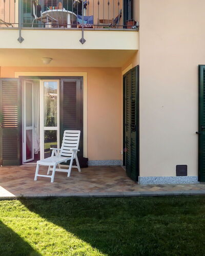 Roseto: Building, Plant, Door, Wood, Shade, Window, Interior Design, Chair, House, Residential Area