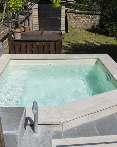 Il Casaletto: Water, Plant, Swimming Pool, Rectangle, Azure, Grass, Leisure, Composite Material, Real Estate