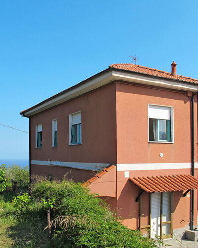 Carleadri: House, Property, Residential Area, Home, Building, Architecture, Real Estate, Roof, Neighbourhood, Facade