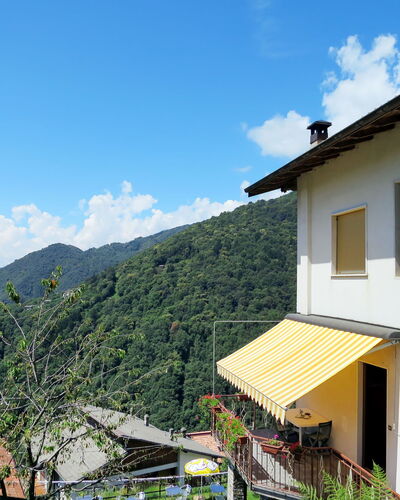 Dea: Cloud, Sky, Mountain, Building, Property, Window, House, Slope, Residential Area
