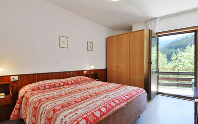 Accommodation:&nbsp;El Ladinia 703.1