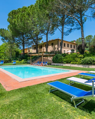 Castelfiorentino 649: Plant, Building, Sky, Property, Tree, Swimming Pool, Azure, House, Shade, Water