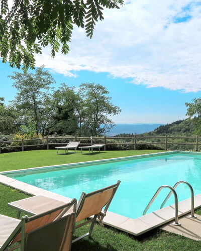 Florence 646: Swimming Pool, Property, Grass, Natural Landscape, House, Leisure, Real Estate, Estate, Table, Backyard