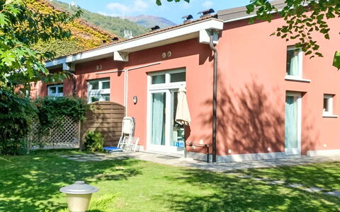 Dongo 662: House, Home, Residential Area, Door, Cottage, Estate, Yard, Garden, Hacienda, Lawn