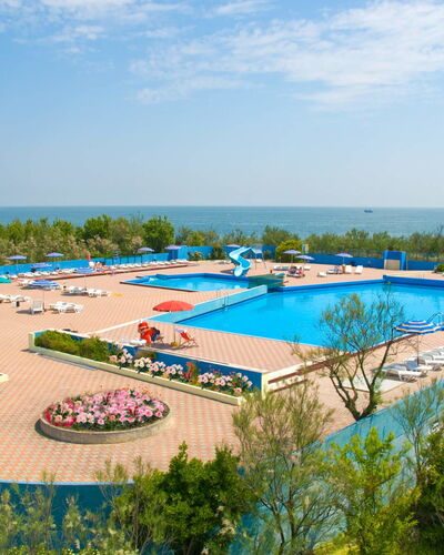 Rosolina Mare 620: Sky, Water, Plant, Cloud, Azure, Swimming Pool, Tree, Recreation, Leisure, Urban Design