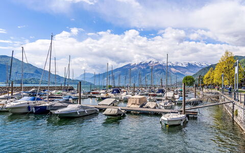Gera Lario 618: Mountainous Landforms, Water, Mountain, Boat, Hill, Marina, Watercraft, Mountain Range, Coastal And Oceanic Landforms, Channel