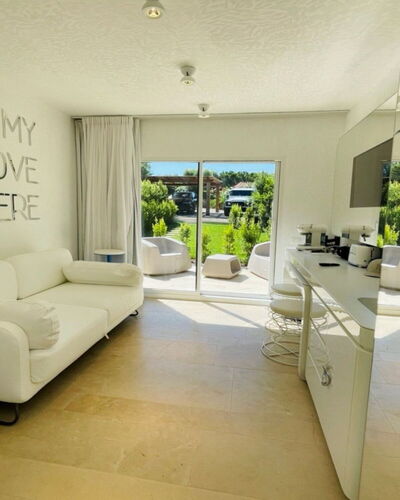 House Boat Small 733.2
