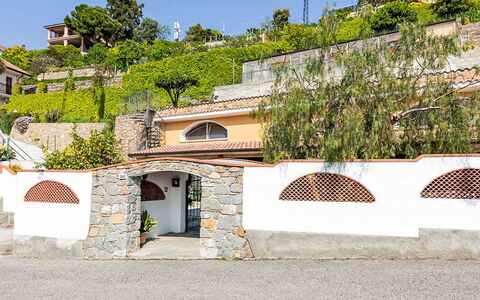 Villa Lamarmora: Architecture, House, Home, Hacienda, Balcony, Estate, Villa, Driveway