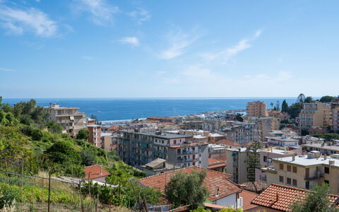 Villetta Laura: Sky, Town, Urban Area, City, Daytime, Property, Human Settlement, Neighbourhood, Metropolitan Area, Building