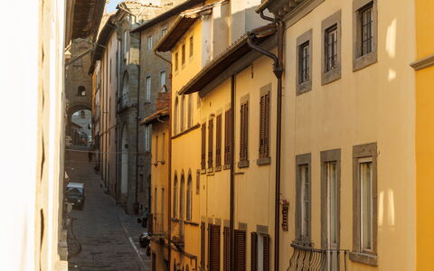 Appartamento Zefferini: Sky, Window, Building, Neighbourhood, House, Beige, Facade, Tints And Shades, City