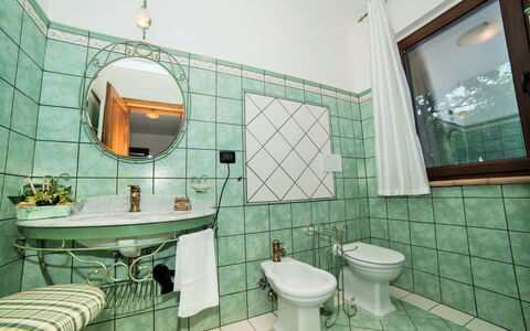 I Gigli di Montefiascone: Interior Design, Flooring, Floor, Furniture, Plumbing Fixture, Light Fixture, Bathroom, Tile, Tap, Houseplant